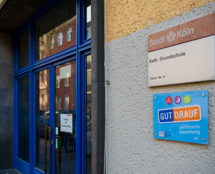 Neues Modellprojekt an Kölner Grundschule: NetCologne baut smarte Raumluft-Technologie für Klassenzimmer aus. 1